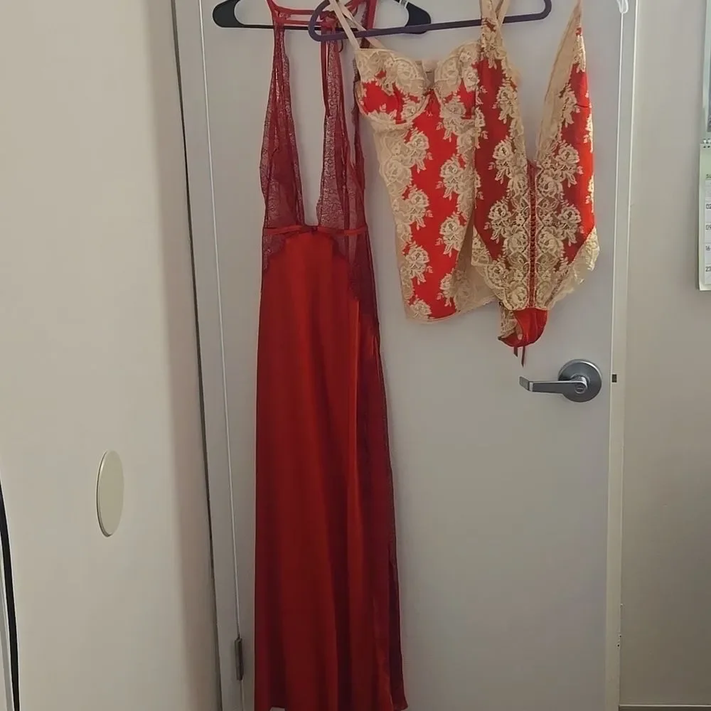 Victorias SECRET BUNDLE - Picture 1 of 16